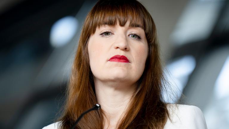 Heidi Reichinnek beim Pressestatement zur Fraktionssitzung der Die Linke-Bundestagsfraktion im Reichstagsgebäude. Berlin, 03.06.2025