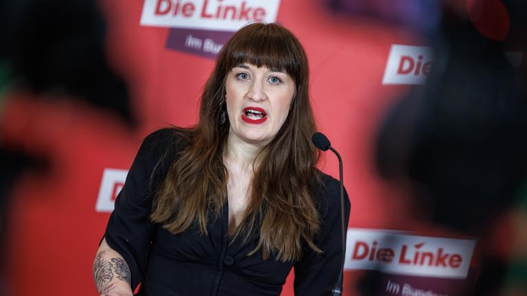 Heidi Reichinnek bei einem Statment der Linken am 16.12.25 in Berlin.