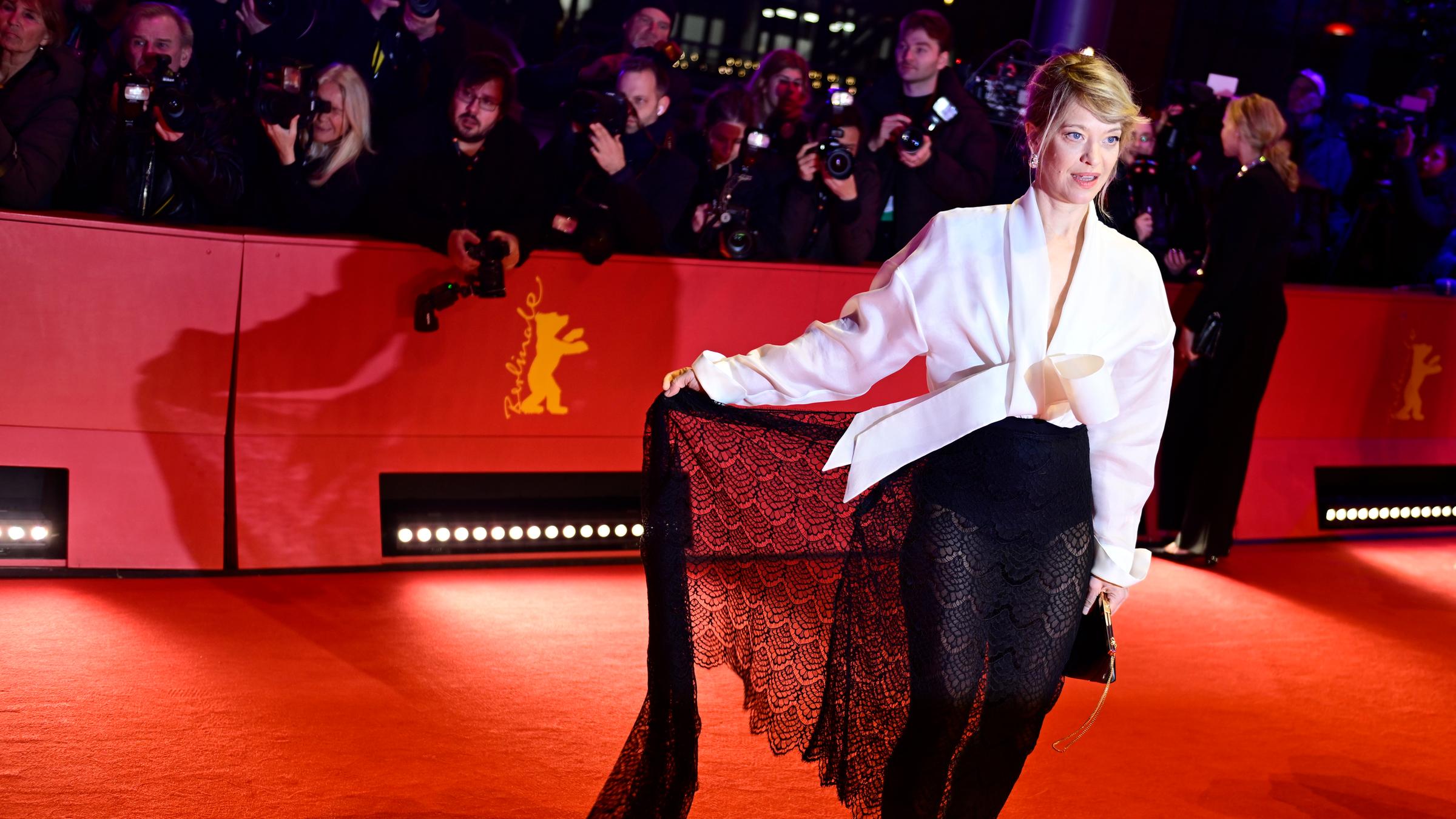 Heike Makatsch nimmt an der Eröffnungszeremonie der 76. Internationalen Filmfestspiele Berlin teil.