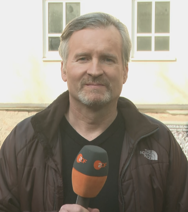 Ein Schaltgespräch mit ZDF-Reporter Christopher Heinze.