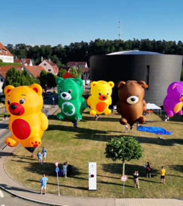 Der größte Steiff-Teddybär der Welt hebt als Heißluftballon ab