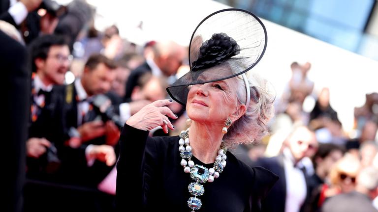 Helen Mirren auf dem roten Teppich in Cannes bei den Filmfestspielen 2025