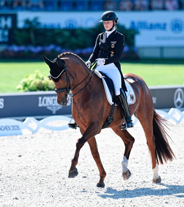 Die deutsche Dressurreiterin Katharina Hemmer auf dem Pferd Denoix beim Grand Prix Special der Reit-WM in Aachen im Parcours