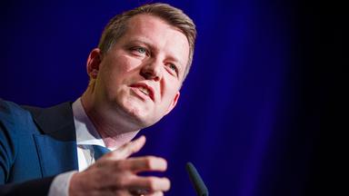 Henning Höne, Landesvorsitzender der FDP Nordrhein-Westfalen, spricht auf dem Landesparteitag der FDP Niedersachsen.