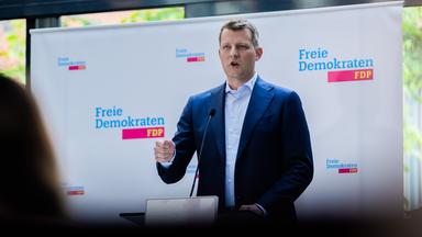 10.05.2026, Berlin: Henning Höne, Kandidat für den FDP-Bundesvorsitz, spricht bei einer Kandidatenvorstellungsrunde im Vorfeld des FDP-Bundesparteitages im Hans-Dietrich-Genscher-Haus.