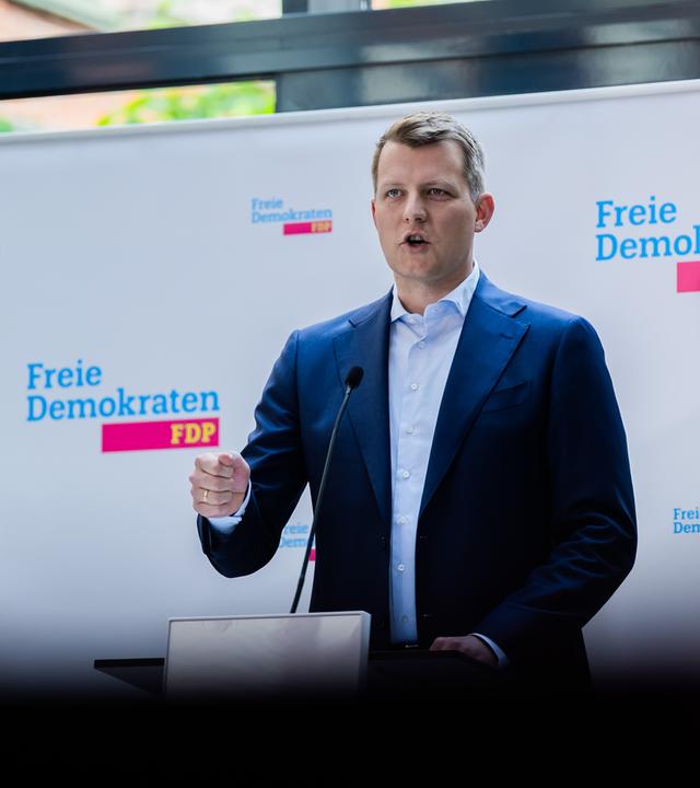 10.05.2026, Berlin: Henning Höne, Kandidat für den FDP-Bundesvorsitz, spricht bei einer Kandidatenvorstellungsrunde im Vorfeld des FDP-Bundesparteitages im Hans-Dietrich-Genscher-Haus.