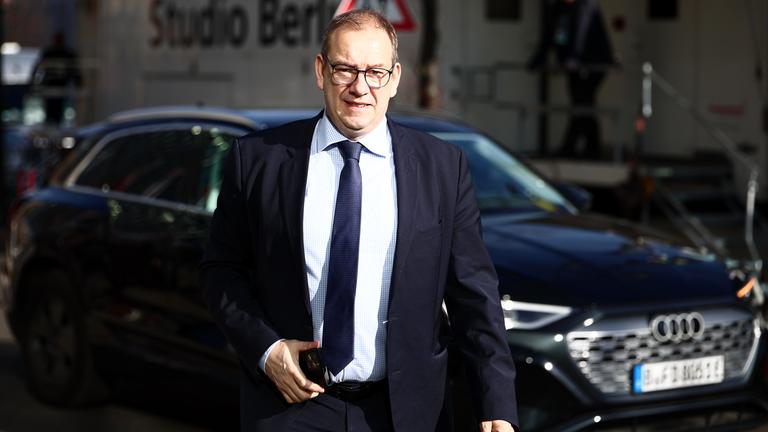 Henning Otte kommt zur Sitzung des CDU-Präsidiums.