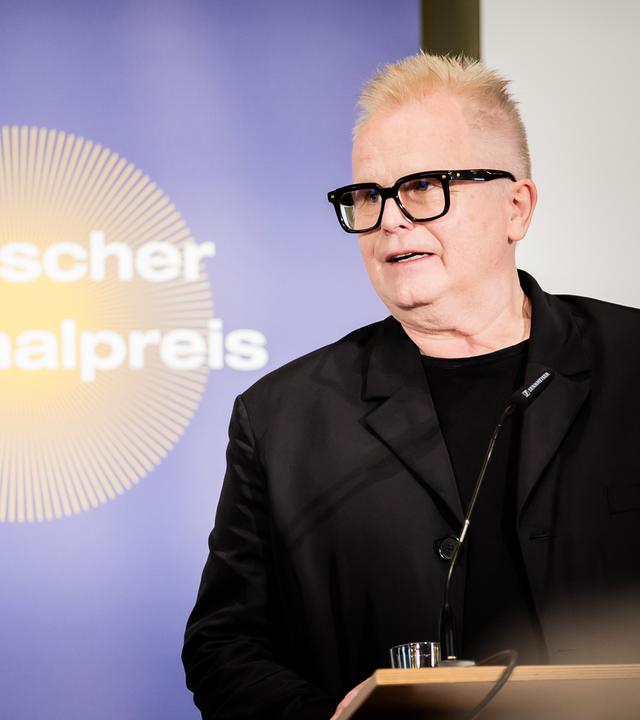 Preisträger Herbert Grönemeyer, Sänger, spricht bei der Verleihung des Deutschen Nationalpreises 2026 in der Französischen Friedrichstadtkirche.