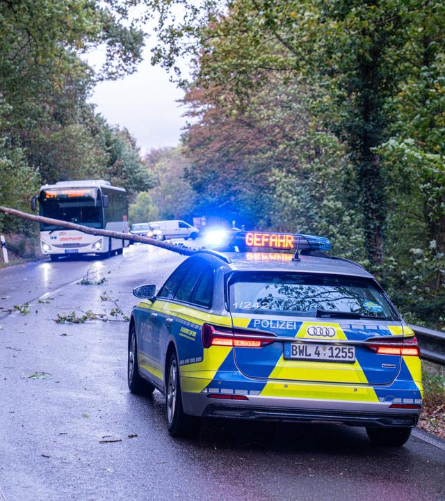 Sturmtief sorgt für gefährliche Lage im Südwesten: Zahlreiche sturmbedingten Einsätze der Feuerwehr in Baden-Baden - Regenrinne
