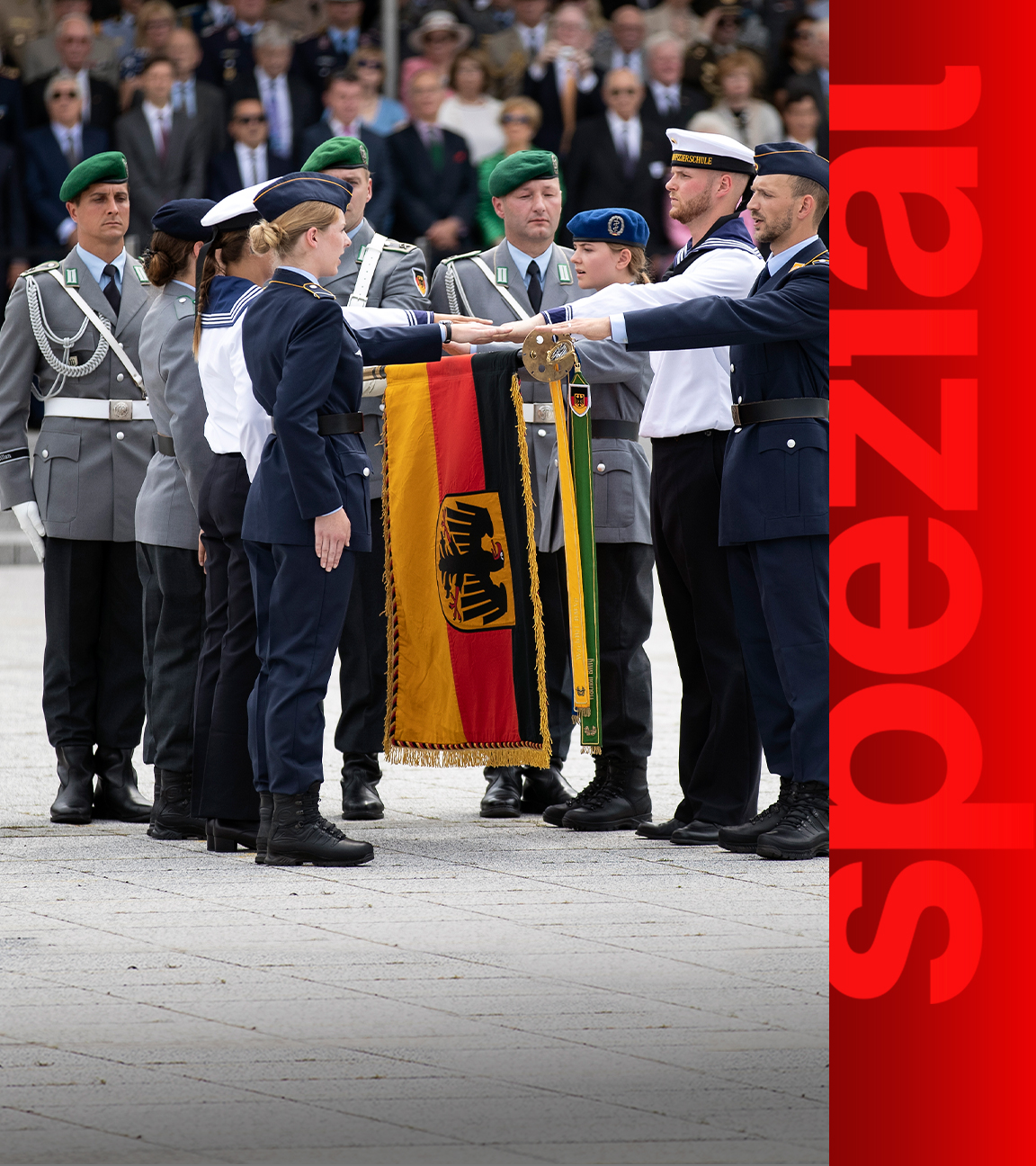 Rekrutinnen und Rekruten der Bundeswehr legen beim feierlichen Appell ihr Gelöbnis auf dem Paradeplatz des Bundesministeriums der Verteidigung in Berlin ab, am 20.07.2019.