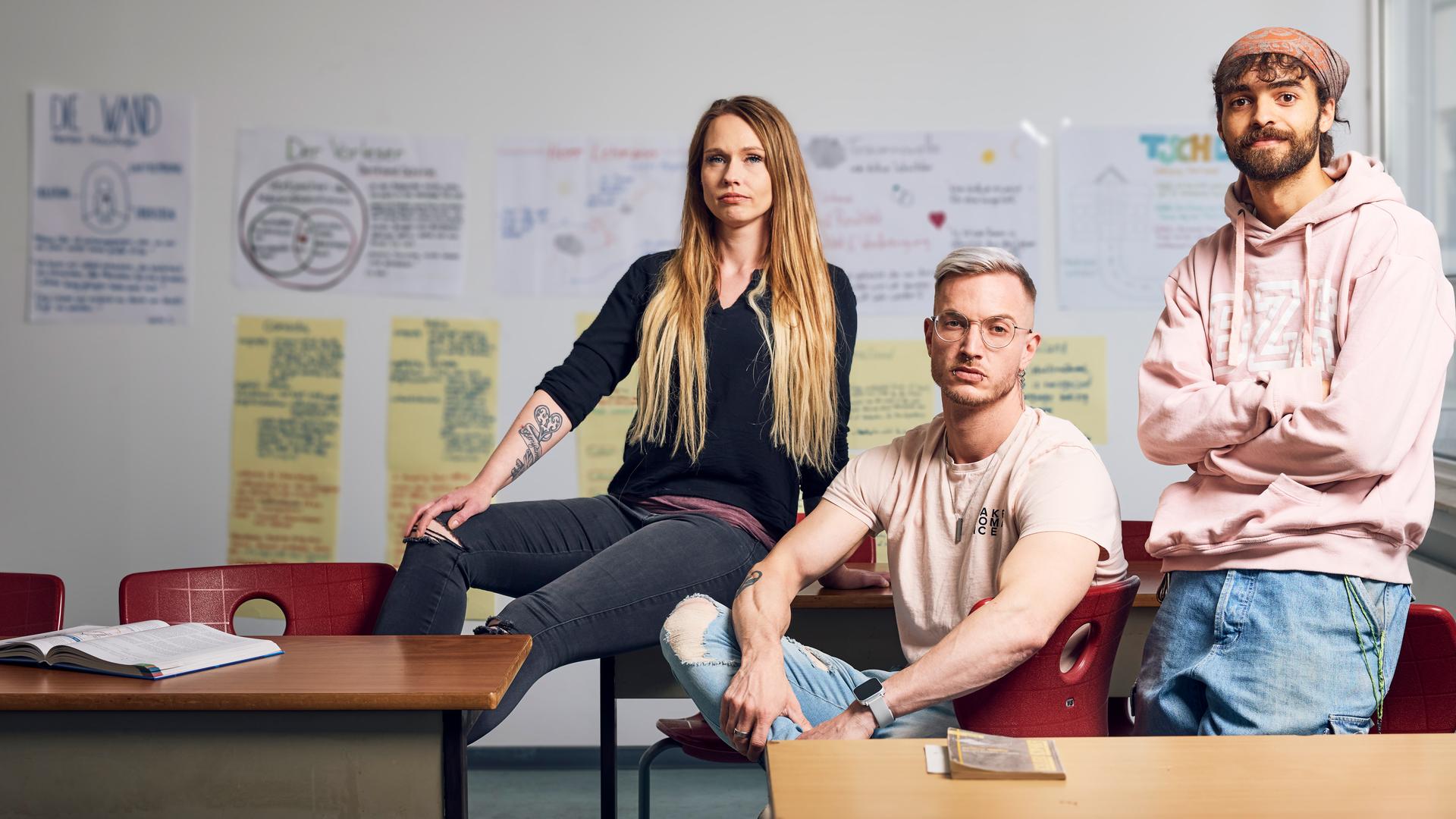 Sarah (l.), Kay (M.) und Marvin (r.) versuchen, am Bildungszentrum Herrmann Hesse in Frankfurt am Main, einen Schulabschluss zu machen