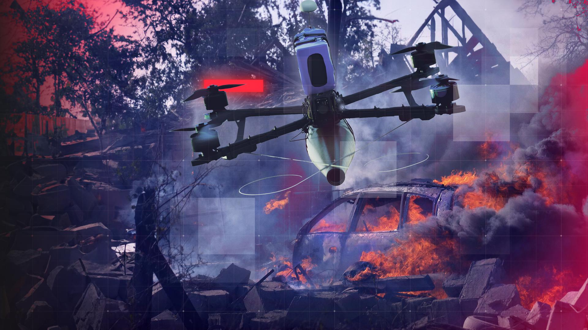 Montage: FPV-Drohne vor brennendem Auto und zerstörtem Haus im Hintergrund