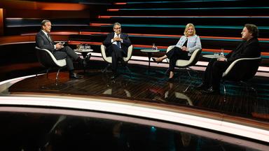 Markus Lanz diskutiert mit seinen Gästen heute (von links nach rechts): Sigmar Gabriel, Eva Quadbeck, Florian Flade