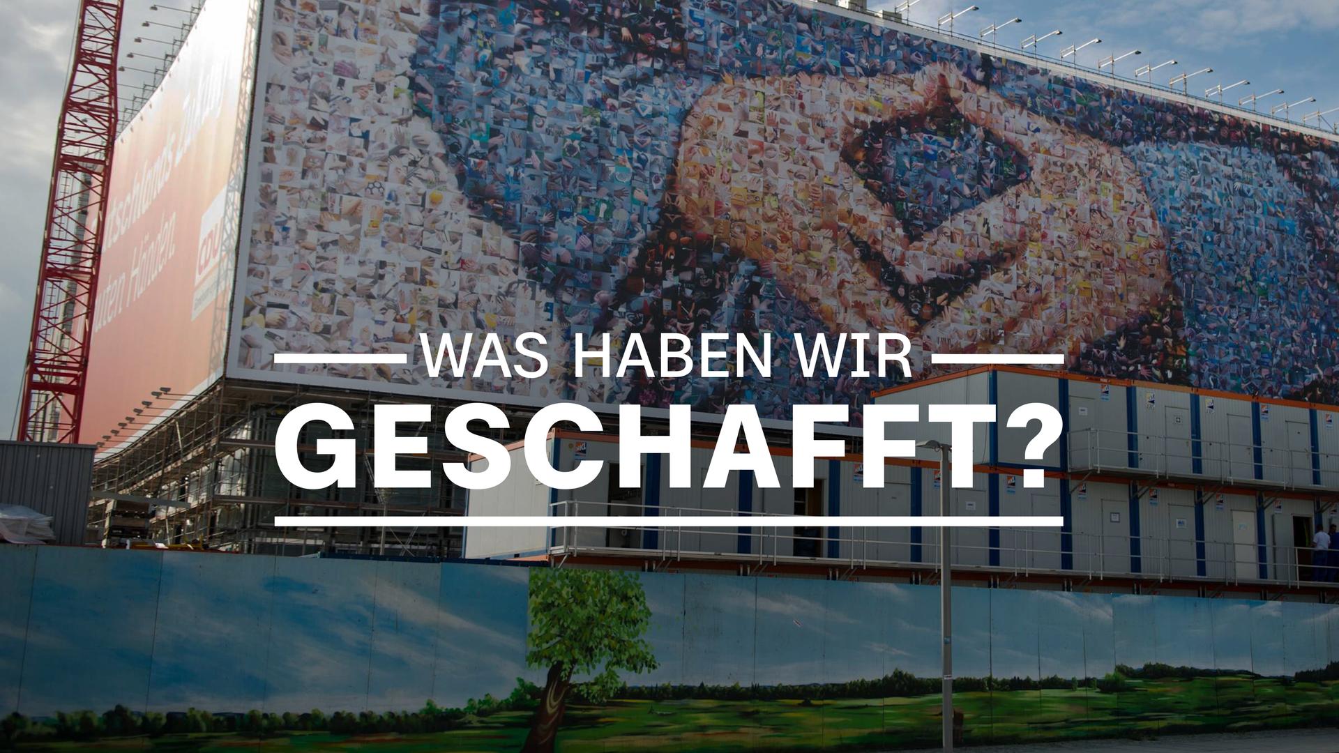 Berlin, Ein Wahlplakat der CDU mit den Händen von Bundeskanzlerin Angela Merkel