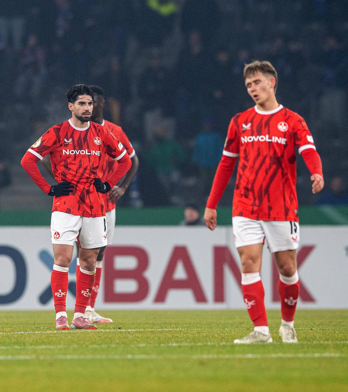 Semih Sahin (Kaiserslautern) und Naatan Skyttä (Kaiserslautern) enttäuscht.