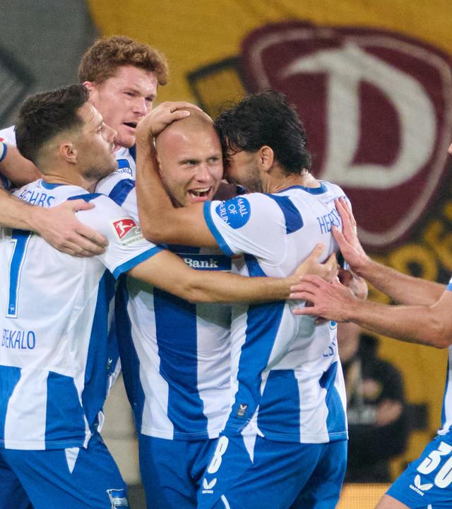 Jon Dagur Thorsteinsson (Hertha BSC, M) jubelt. 