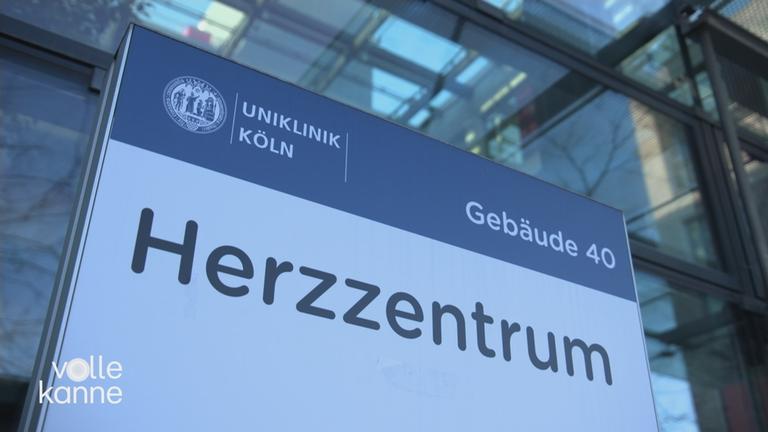 Schild auf dem steht "Uniklinik Köln -Herzzentrum"