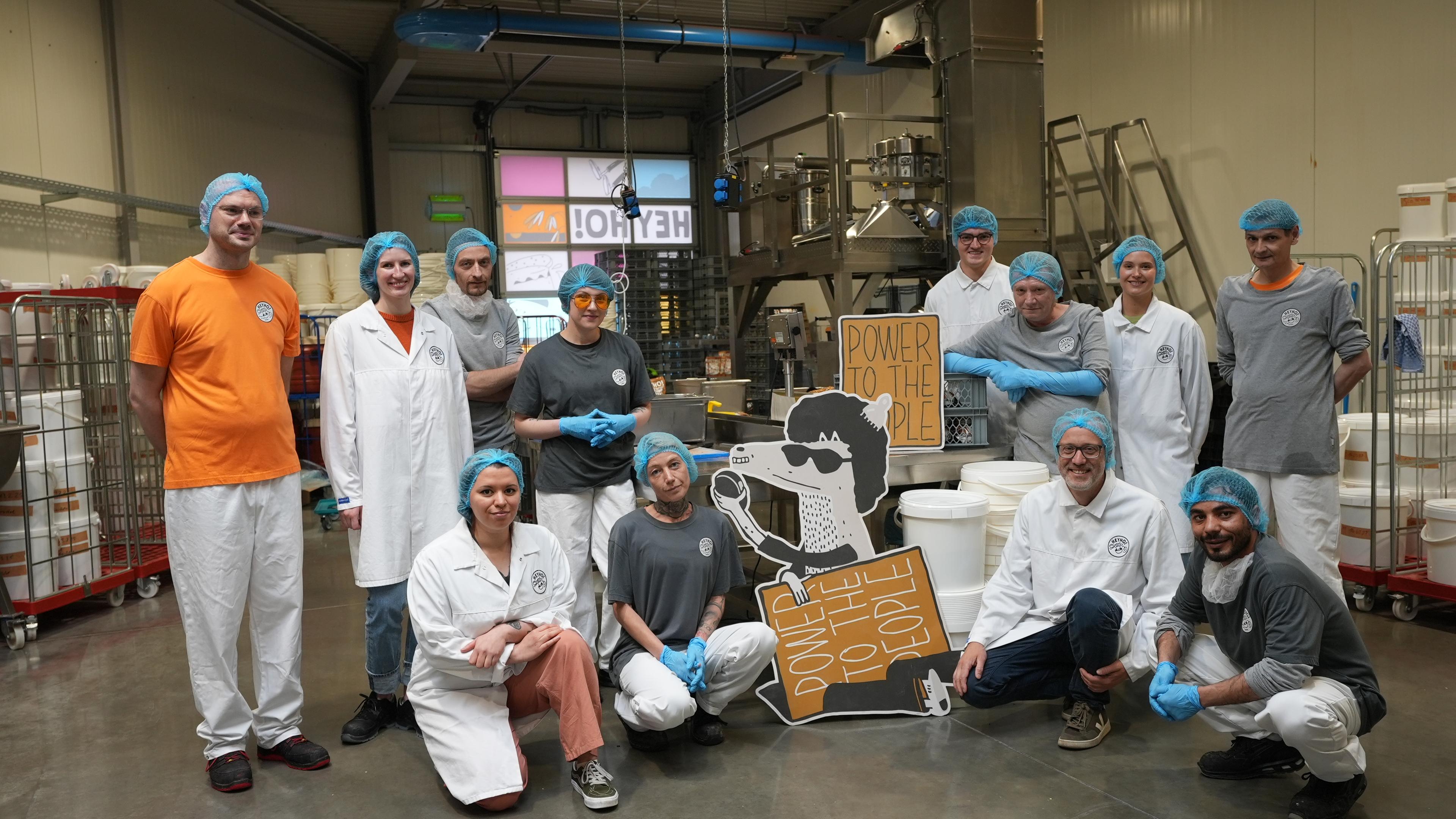 Das Team von heyho. In diesem Unternehmen bekommen Mitarbeitende eine zweite Chance. 