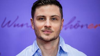 Schauspieler Jannik Schümann bei der Premiere von "Wunderschöner" in Berlin.