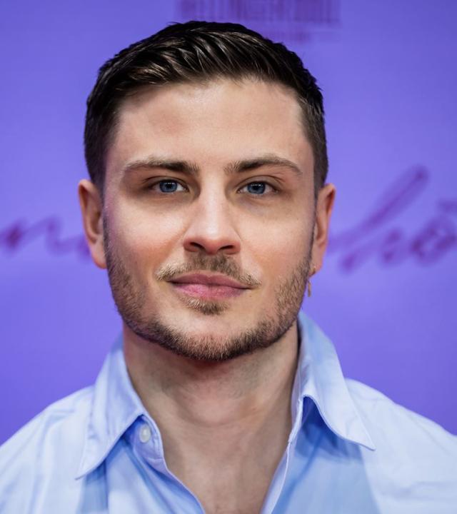 Schauspieler Jannik Schümann bei der Premiere von "Wunderschöner" in Berlin.