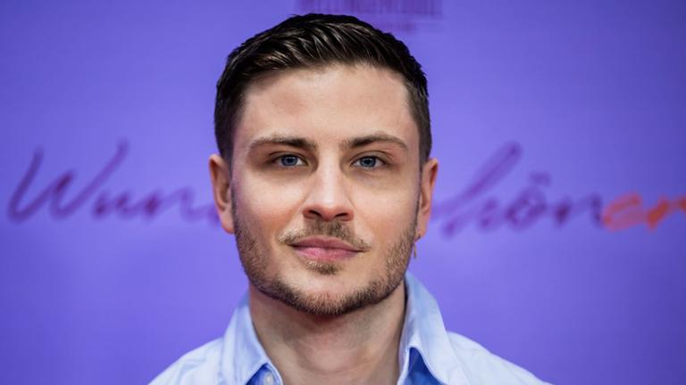 Schauspieler Jannik Schümann bei der Premiere von "Wunderschöner" in Berlin.