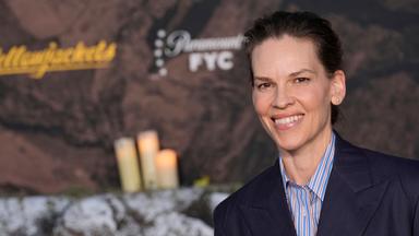 Auf dem Bild zu sehen ist ein Portrait von Schauspielerin Hilary Swank.