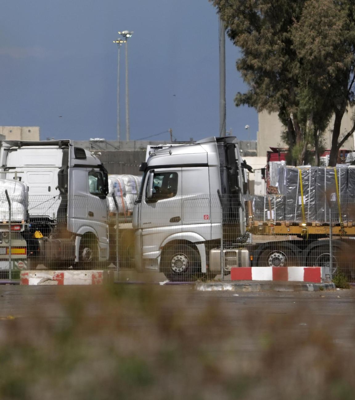 Nahostkonflikt: Hilfsgüterlieferungen für den Gazastreifen am Kerem Shalom Grenzübergang am 15.10.2025.
