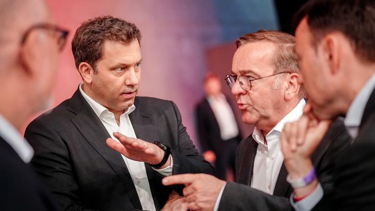  Bundesminister der Verteidigung, und Lars Klingbeil (SPD), Bundesminister der Finanzen, Vizekanzler und SPD-Bundesvorsitzender, nehmen am SPD-Bundesparteitag teil.