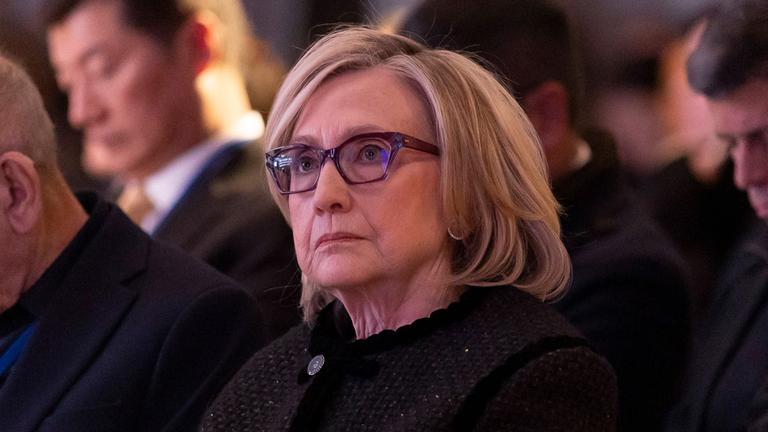Hillary Clinton während des World Forums 2026 im Berliner Hotel Adlon am 16.02.2026.