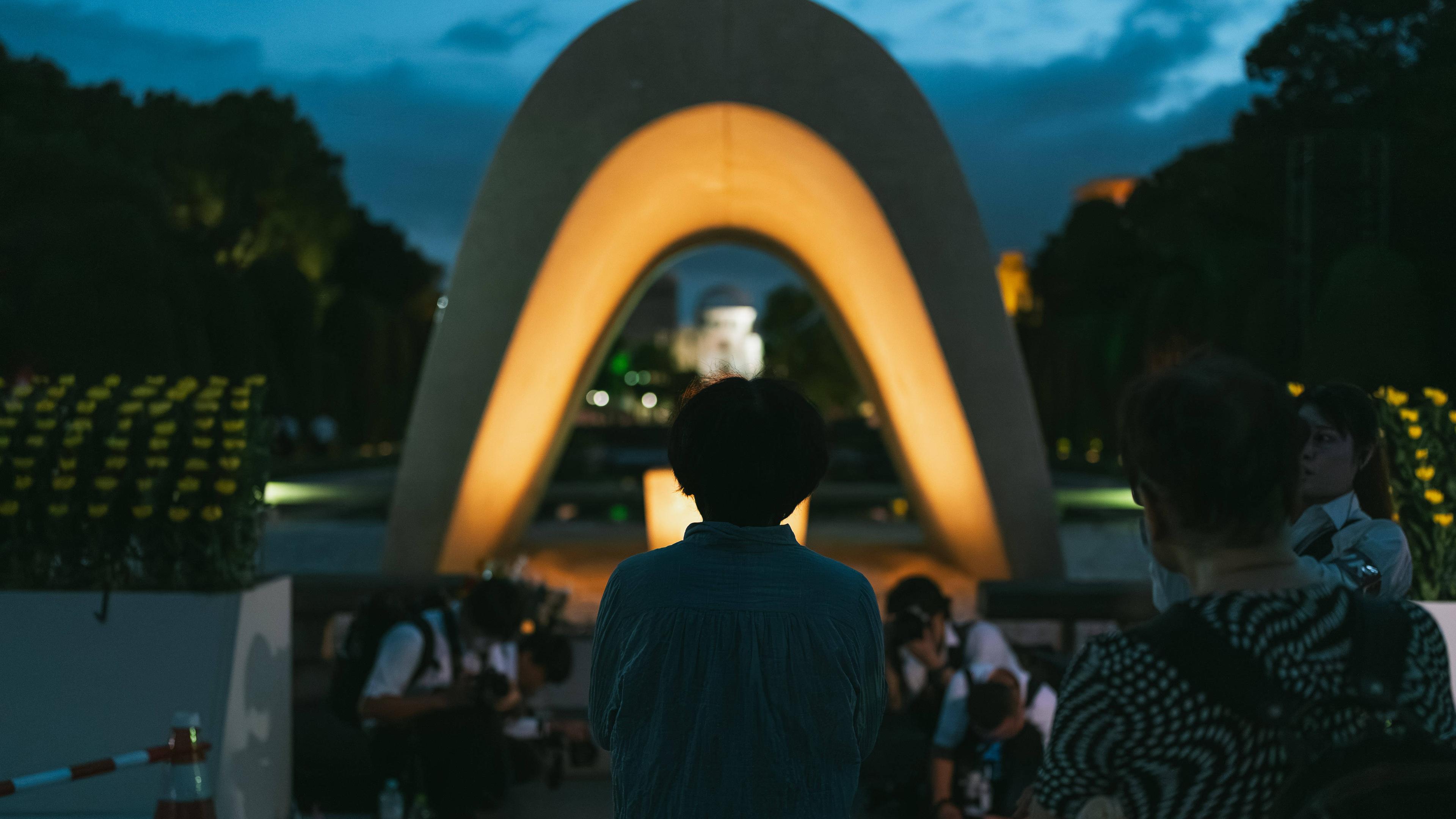 Menschen Gedenken an die Opfer des Atombombenabwurfs von Hiroshima vor 80 Jahren