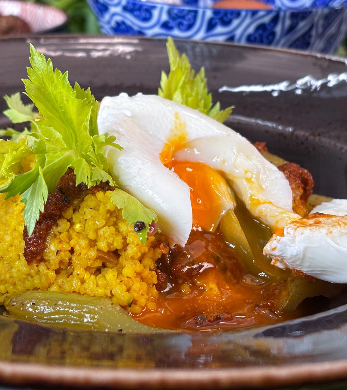 Hirse mit Staudensellerie und pochiertem Ei
