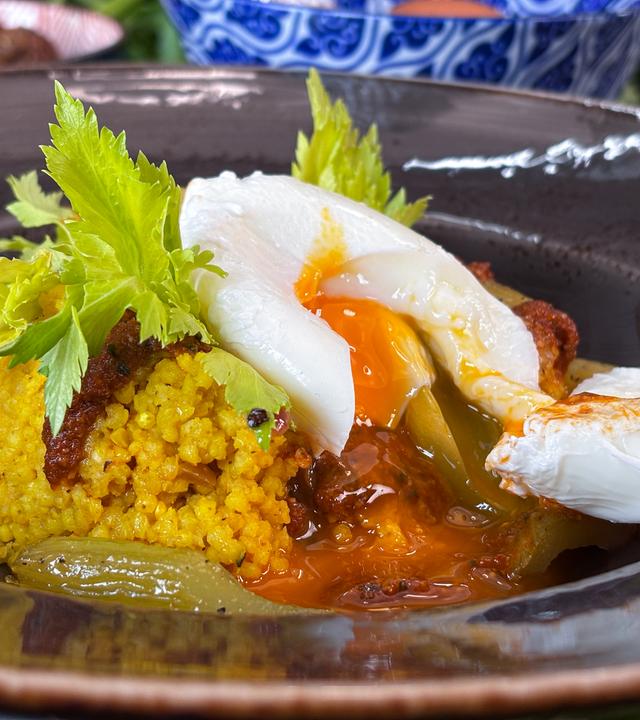 Hirse mit Staudensellerie und pochiertem Ei