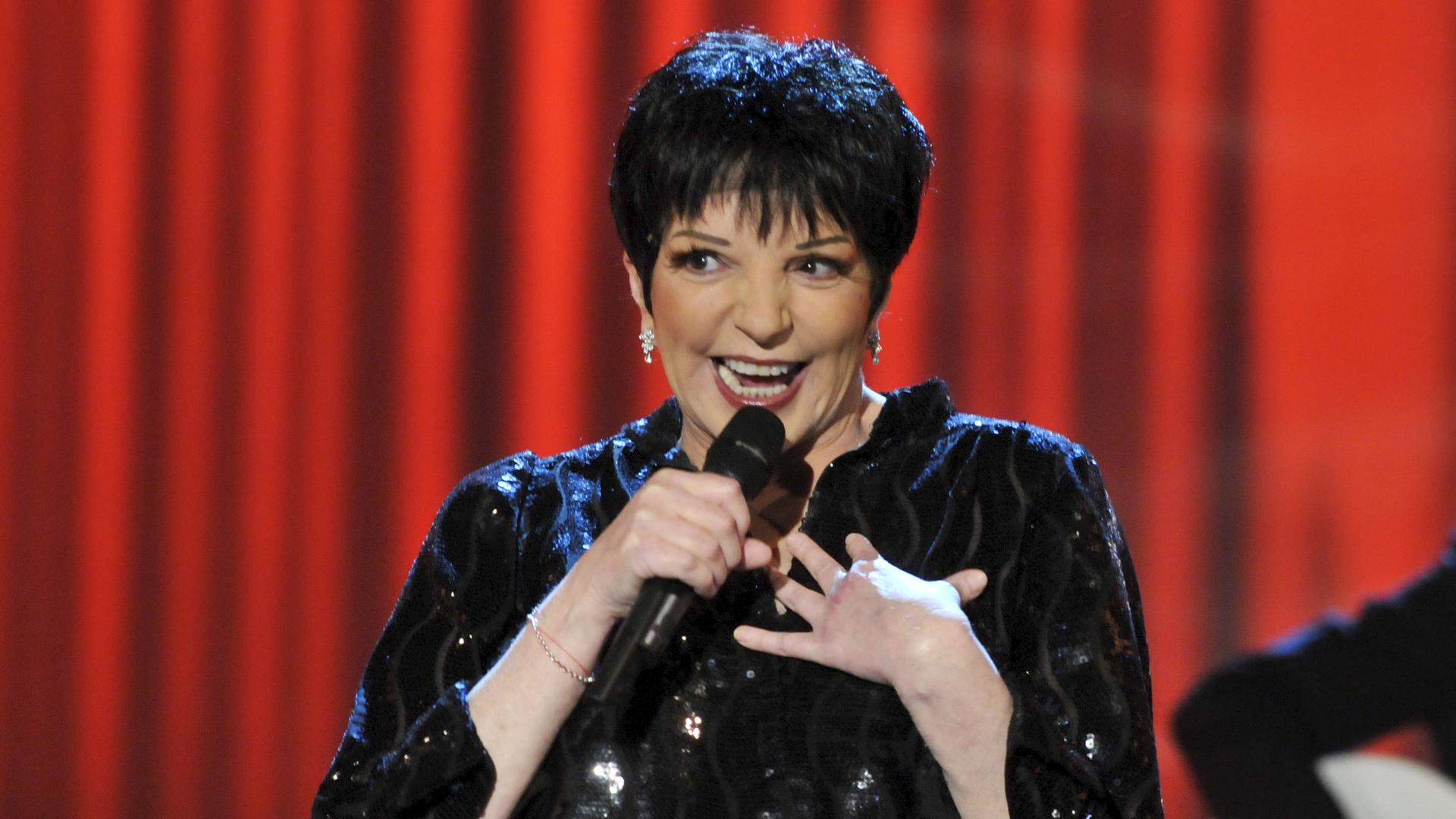 "Die ZDF-Kultnacht - Die größten Hits der 90er": Liza Minnelli in schwarzem Oberteil mit Pailletten.