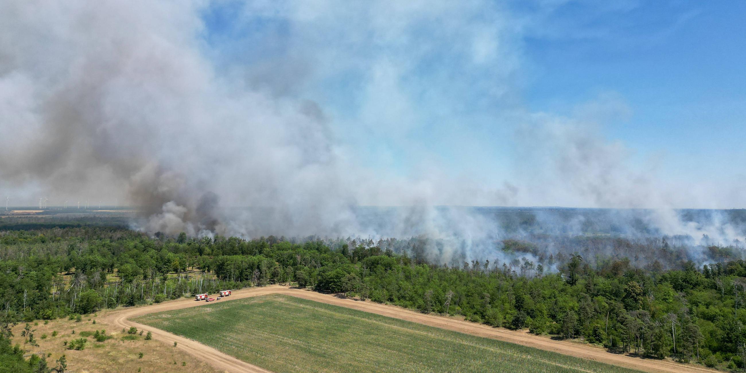 Feuer breitet sich weiter nach Brandenburg aus
