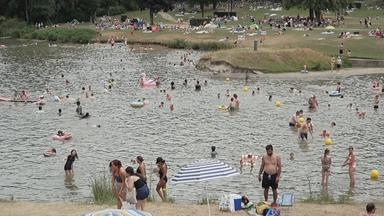 See mit Menschen die Baden