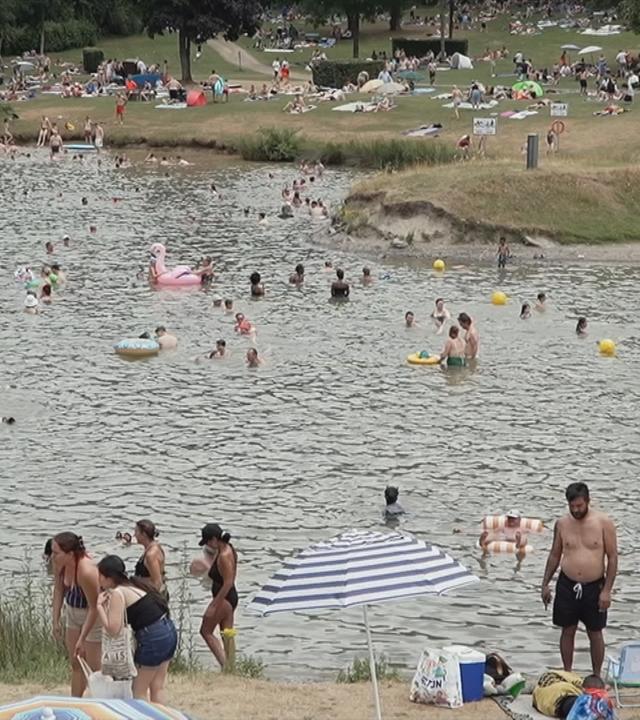 See mit Menschen die Baden