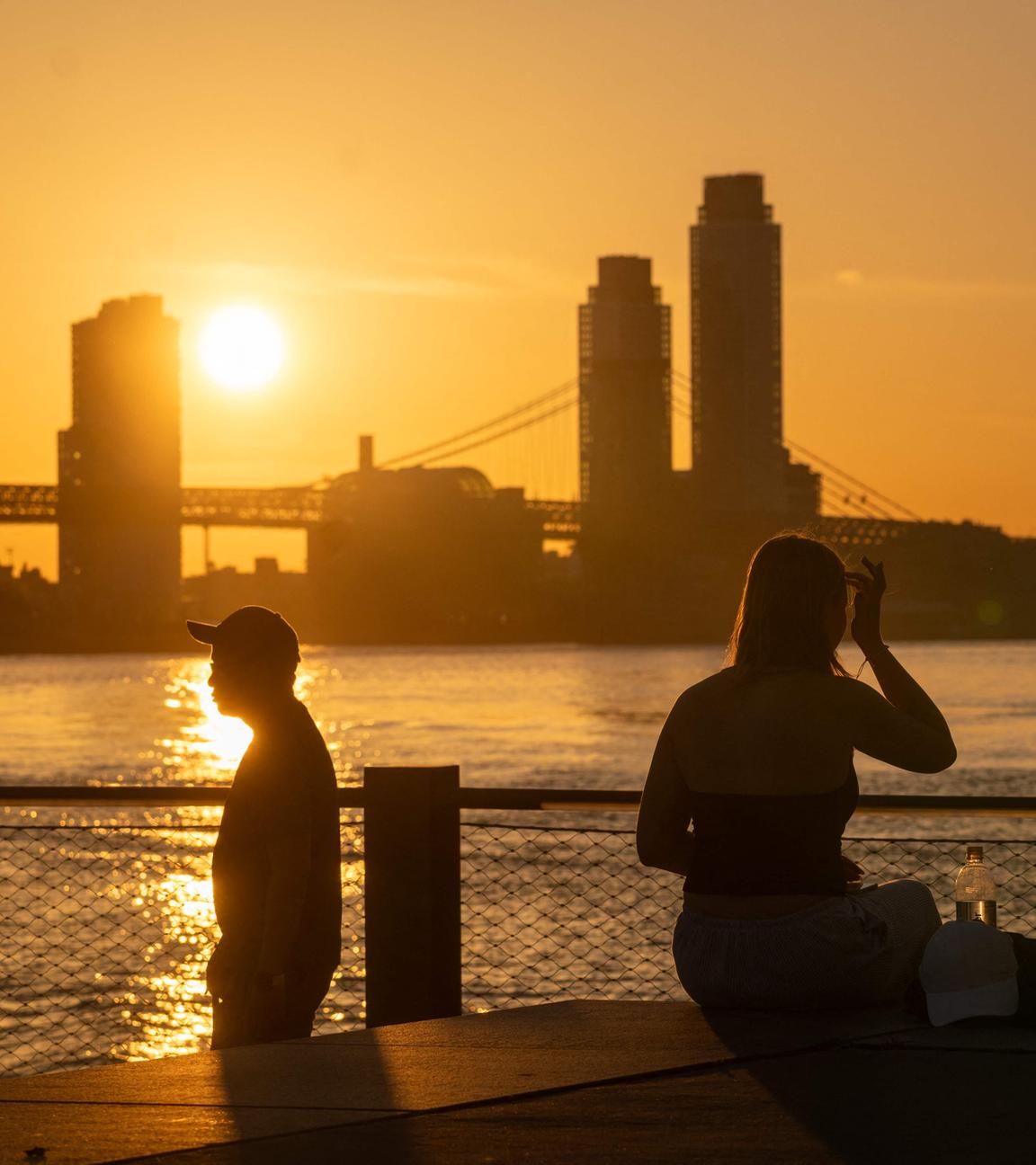 Der Sonnenaufgang über Manhattan, New York.