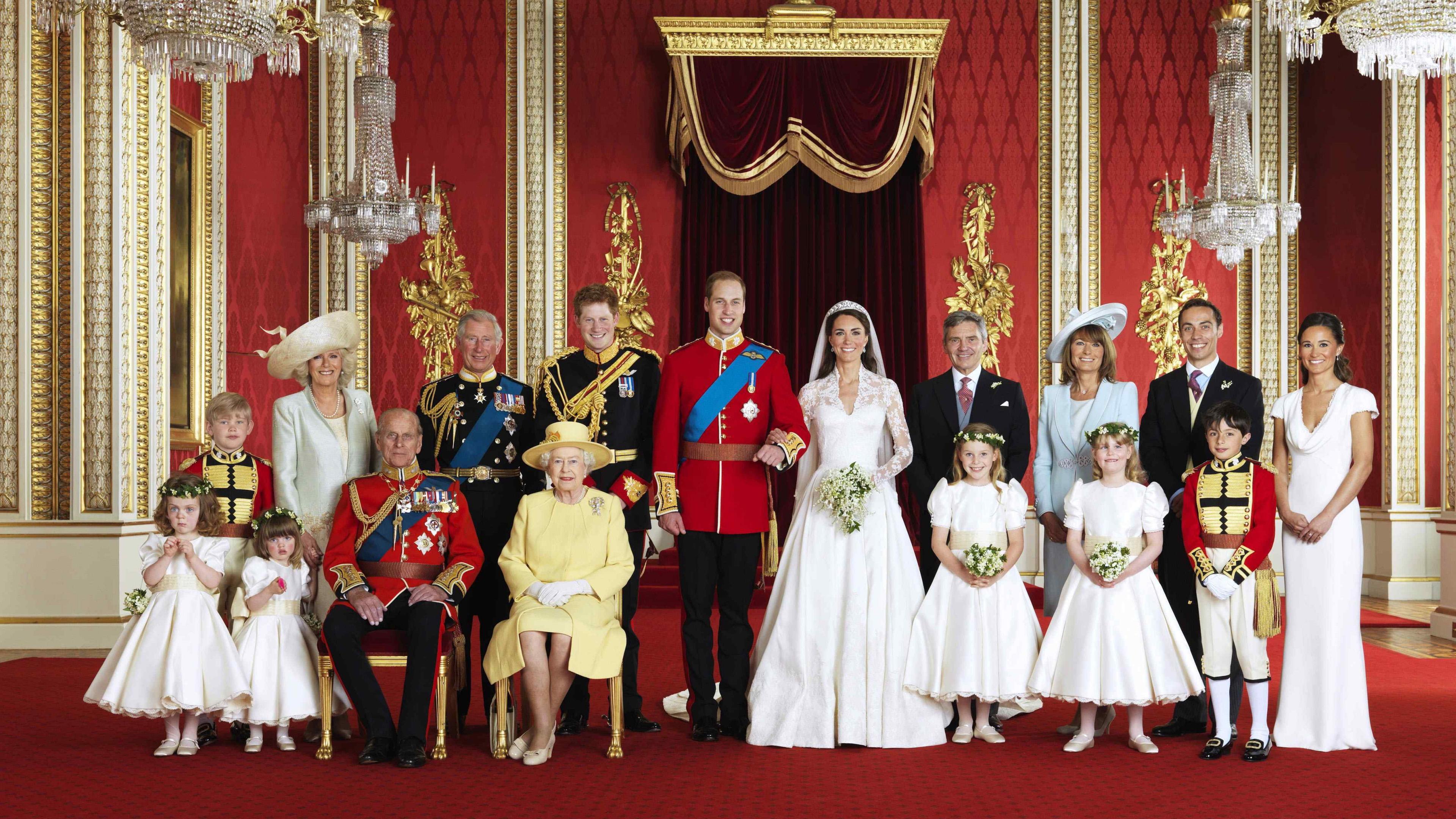 offizielles familienfoto anlaesslich der hochzeit von prinz william mit kate middleton 2011