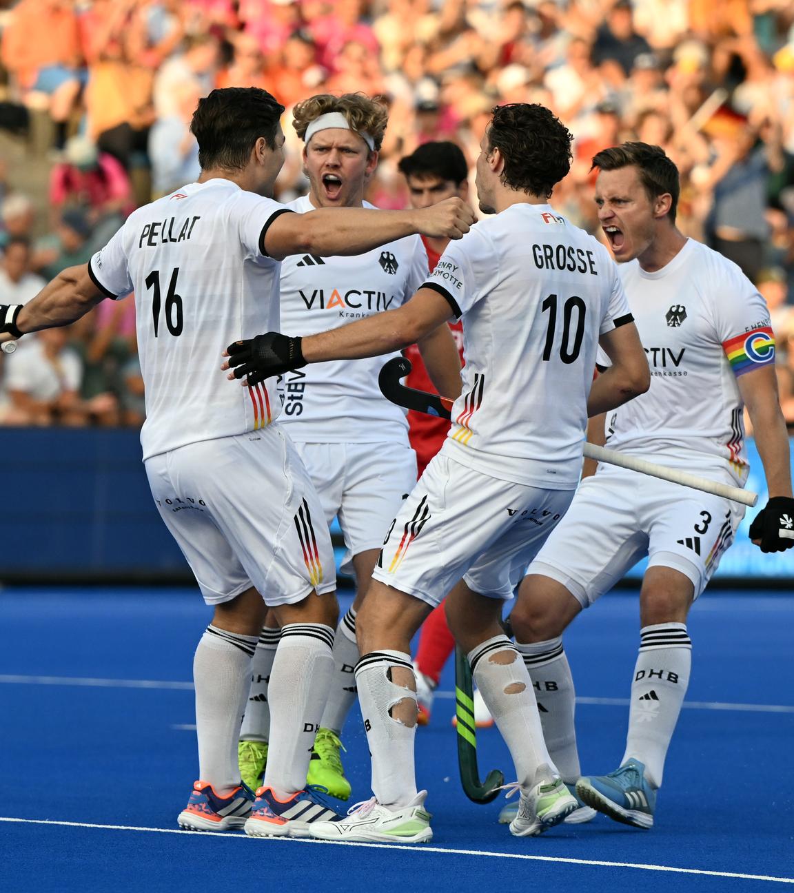 Die deutschen Hockey-Männer jubeln über den Halbfinalsieg gegen Spanien