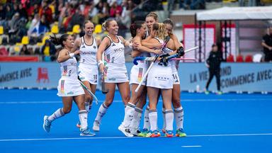 Die deutschen Hockey-Frauen bejubeln ein Tor gegen die USA