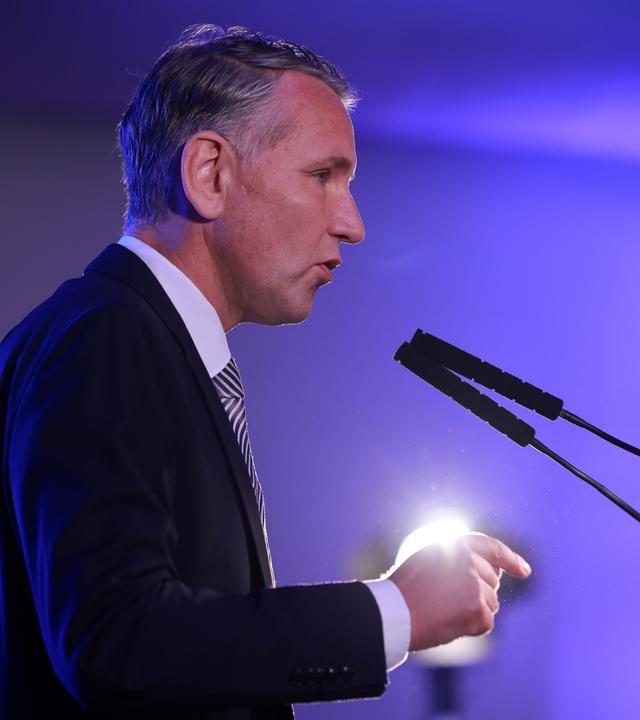 Björn Höcke hält beim Landesparteitag der Alternative für Deutschland in Thüringen im Hotel Pfiffelburg eine Rede.