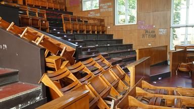 Der Emil-Fischer-Hörsaal ist nach der Besetzung durch Aktivisten verwüstet.
