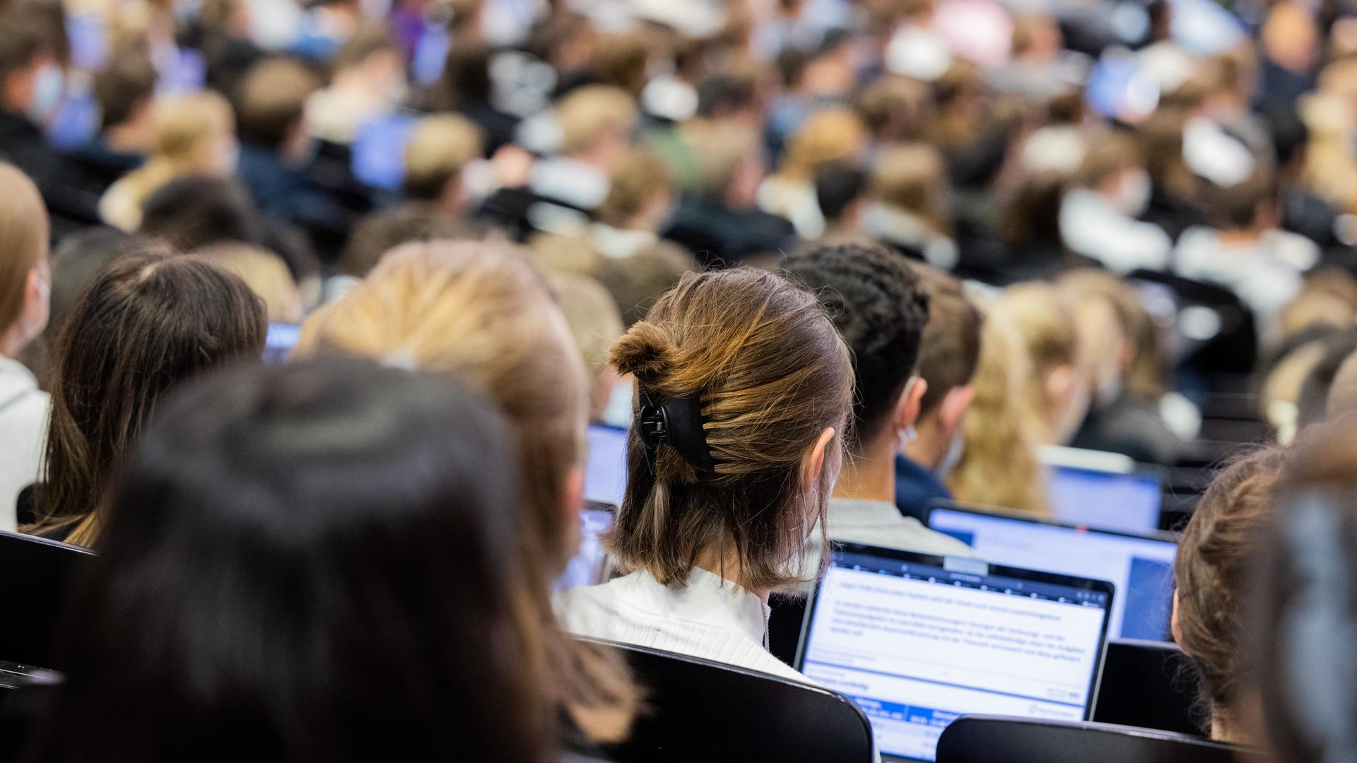 Studenten in einem Hörsaal in Münster.