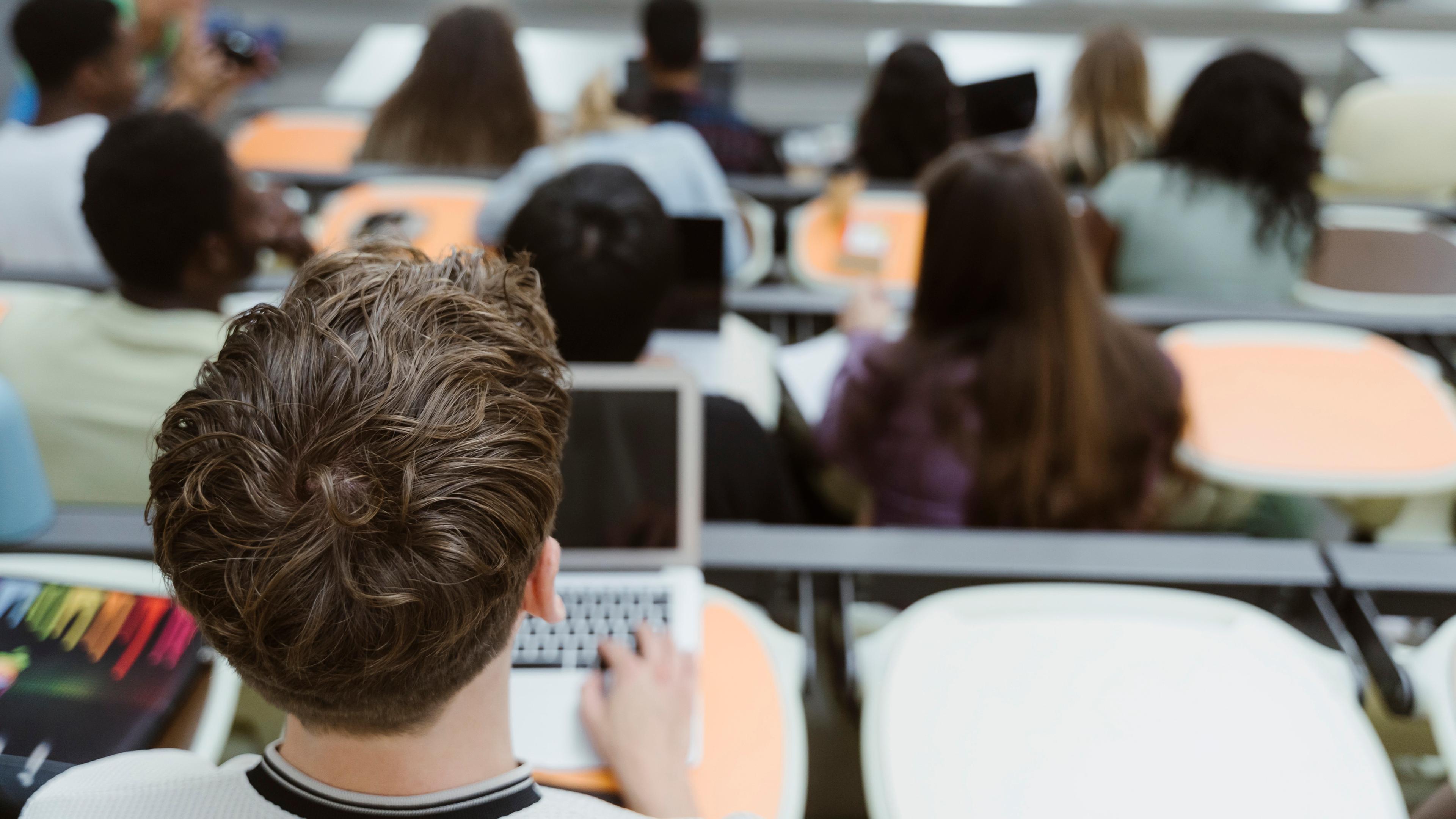 Studierende im Hörsaal