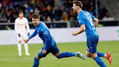 Hoffenheims Adam Hlozek jubelt über das dritte Tor für seine Mannschaft.