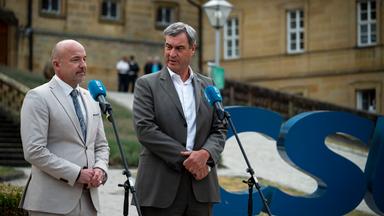 Bayern, Bad Staffelstein: Alexander Hoffmann (l), Vorsitzender der CSU-Landesgruppe im Bundestag, und Markus Söder (r), Bayerns Ministerpräsident