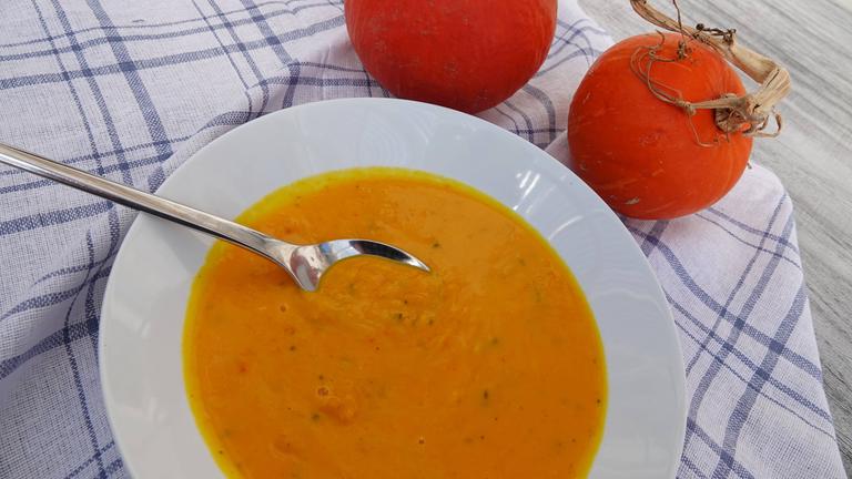 Hokkaidosuppe mit Geflügelnockerl