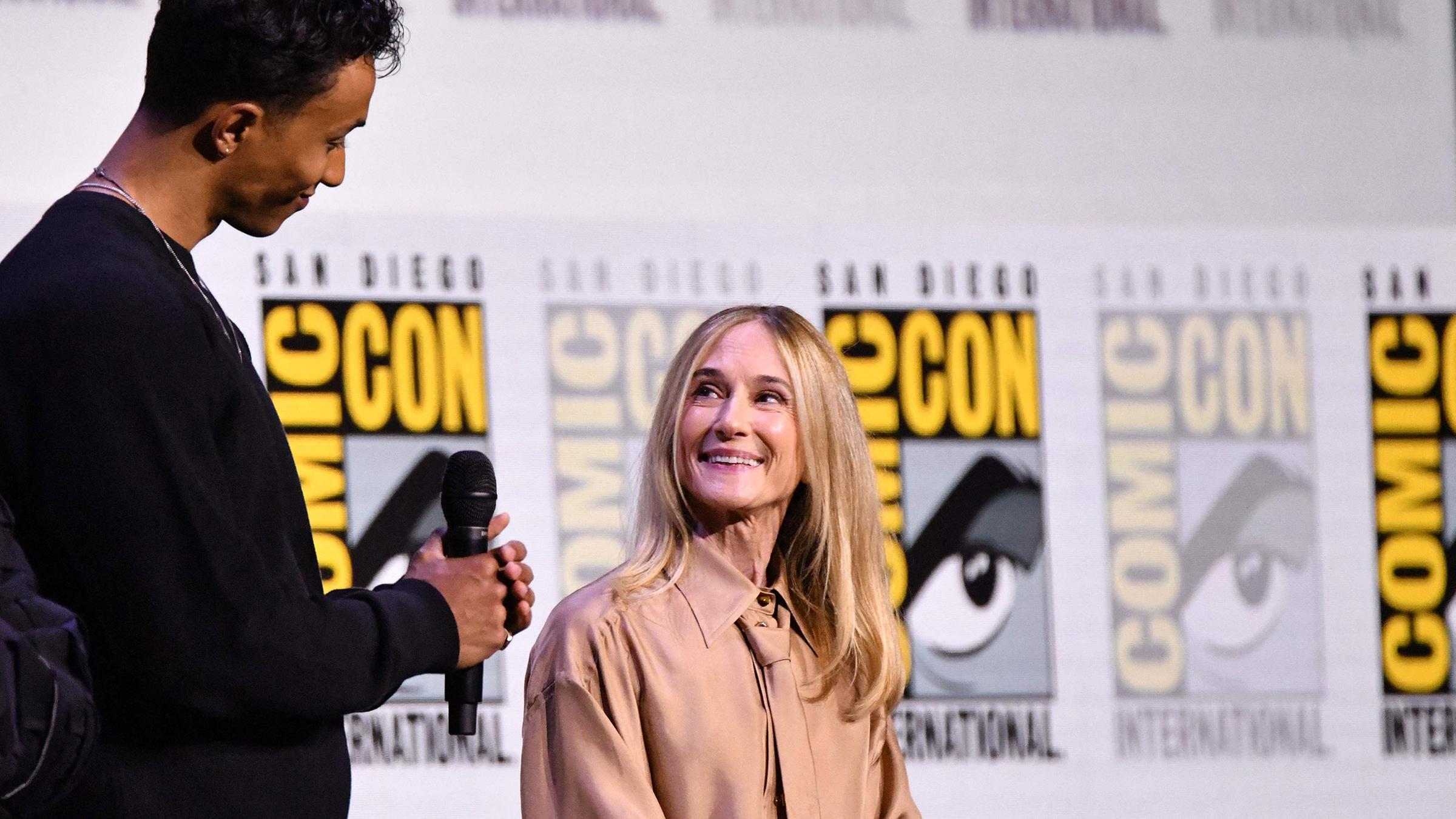 "Starfleet Academy" heißt der nächste Star-Trek-Ableger, der 2026 startet. Mit dabei: Holly Hunter und Sandro Rosta. Auf der Comic Con in San Diego stellten sie die Serie vor. (28.07.2025)