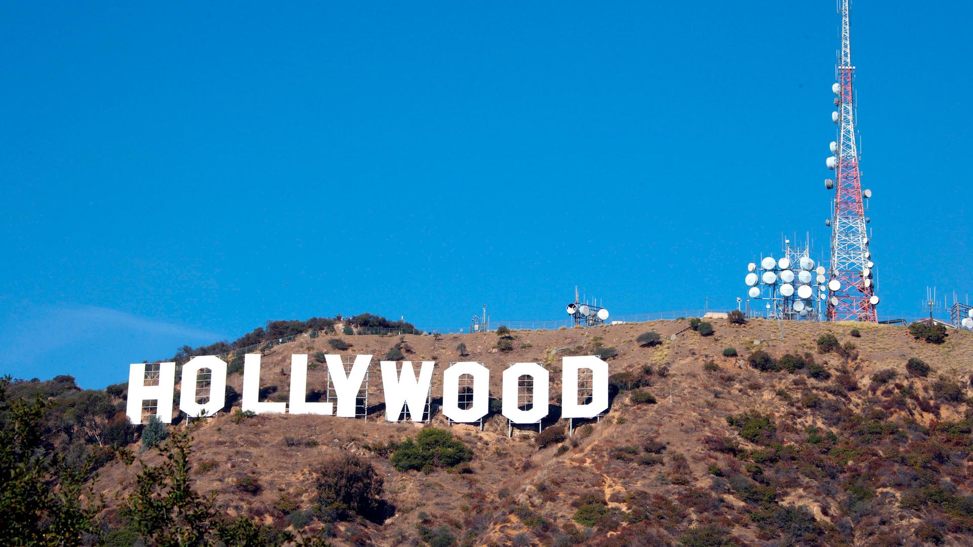 "Hollywood Stories": Außenaufnahme. Der Schriftzug "Hollywood" auf einem Berg.