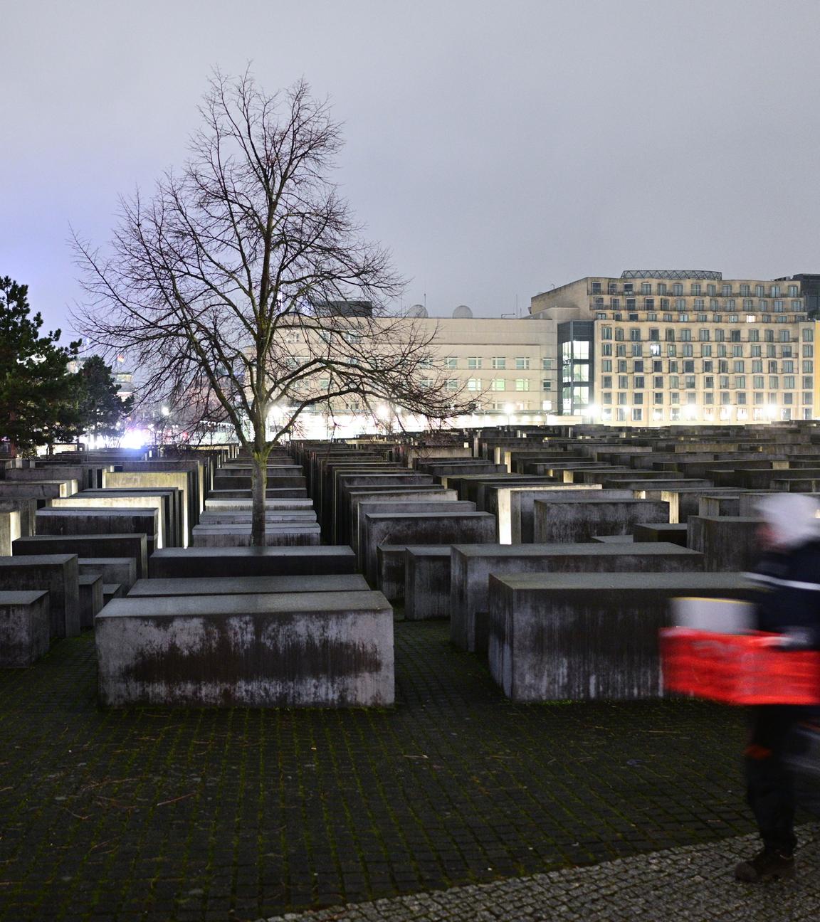 Das Holocaust-Mahnmal in Berlin am Morgen.